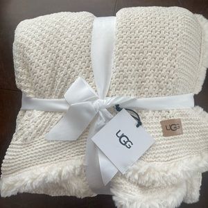 Ugg Throw Blanket NWT
